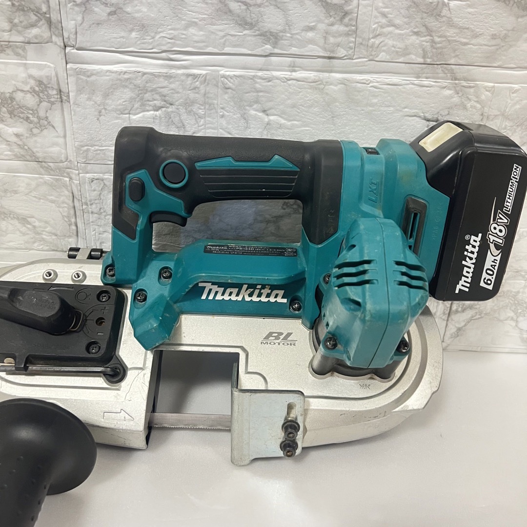 マキタ[makita] 充電式ポータブルバンドソー PB184D