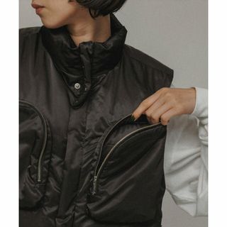 【ブラック（01）】[OUTER]WSIZE PADDED VEST UNISEX(ダウンジャケット)