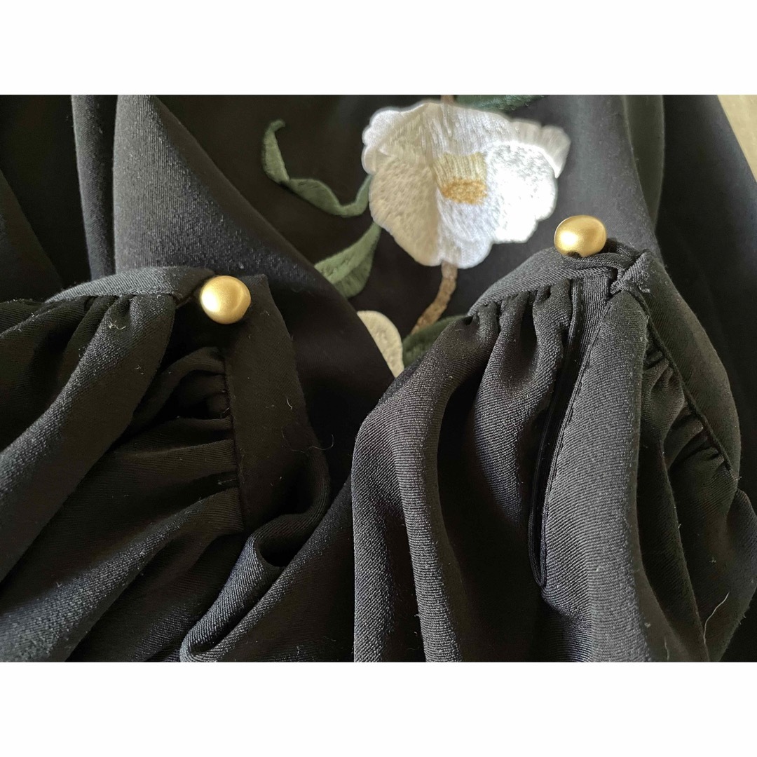 mame(マメ)のiCONOLOGY 花を着るワンピース 白椿 レディースのワンピース(ロングワンピース/マキシワンピース)の商品写真
