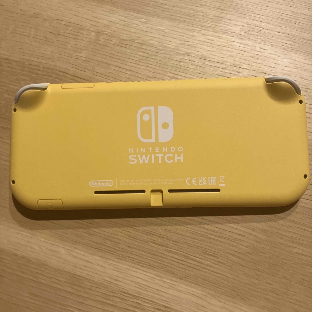 Nintendo Switch(ニンテンドースイッチ)のNintendo Switch Lite イエロー エンタメ/ホビーのゲームソフト/ゲーム機本体(家庭用ゲーム機本体)の商品写真