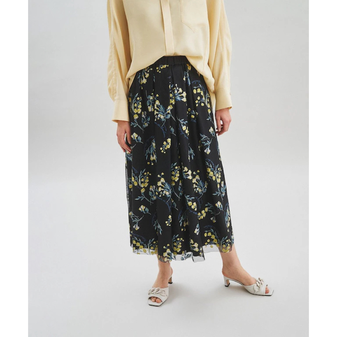 GRACE CONTINENTAL(グレースコンチネンタル)のグレースコンチネンタル　スズラン刺繍スカート レディースのスカート(ロングスカート)の商品写真
