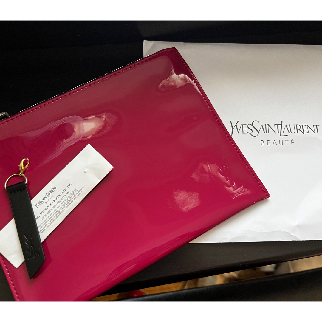 Yves Saint Laurent Beaute(イヴサンローランボーテ)のイヴ・サンローラン　ポーチ、ストラップセット レディースのファッション小物(ポーチ)の商品写真