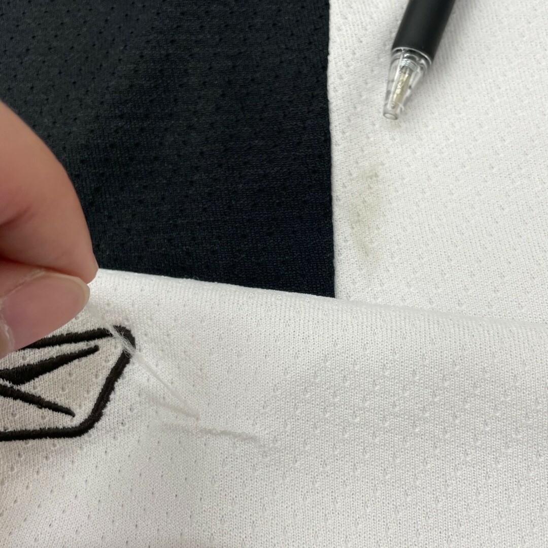 Reebok(リーボック)のリーボック Reebok CCM NHL Pittsburgh Penguins ピッツバーグ ペンギンズ メッシュ ホッケージャージ 長袖 ロゴ プリント 刺繍 サイズ：YOUTH L/XL ブラック×ホワイト×ゴールド 【古着】 古着 【中古】 中古 mellow 【あす楽対応】【古着屋mellow楽天市場店】 スポーツ/アウトドアのスポーツ/アウトドア その他(アメリカンフットボール)の商品写真