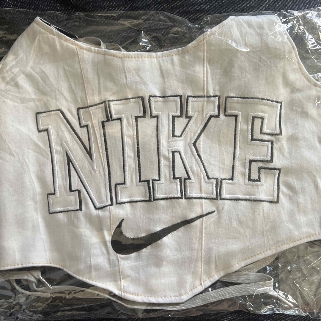 NIKE(ナイキ)のNIKE  新品　　トップス　 レディースのトップス(タンクトップ)の商品写真