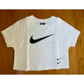 ナイキ(NIKE)のNIKE ショート丈Tシャツ【ホワイト】(Tシャツ(半袖/袖なし))