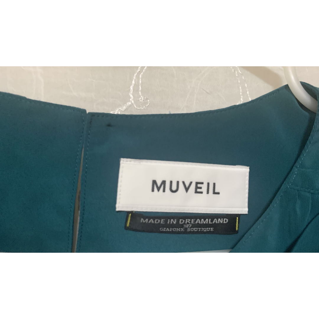 MUVEIL(ミュベール)のMUVEIL ミュベール 鳥モチーフ 刺繍 ブラウス エメラルドグリーン レディースのトップス(シャツ/ブラウス(半袖/袖なし))の商品写真