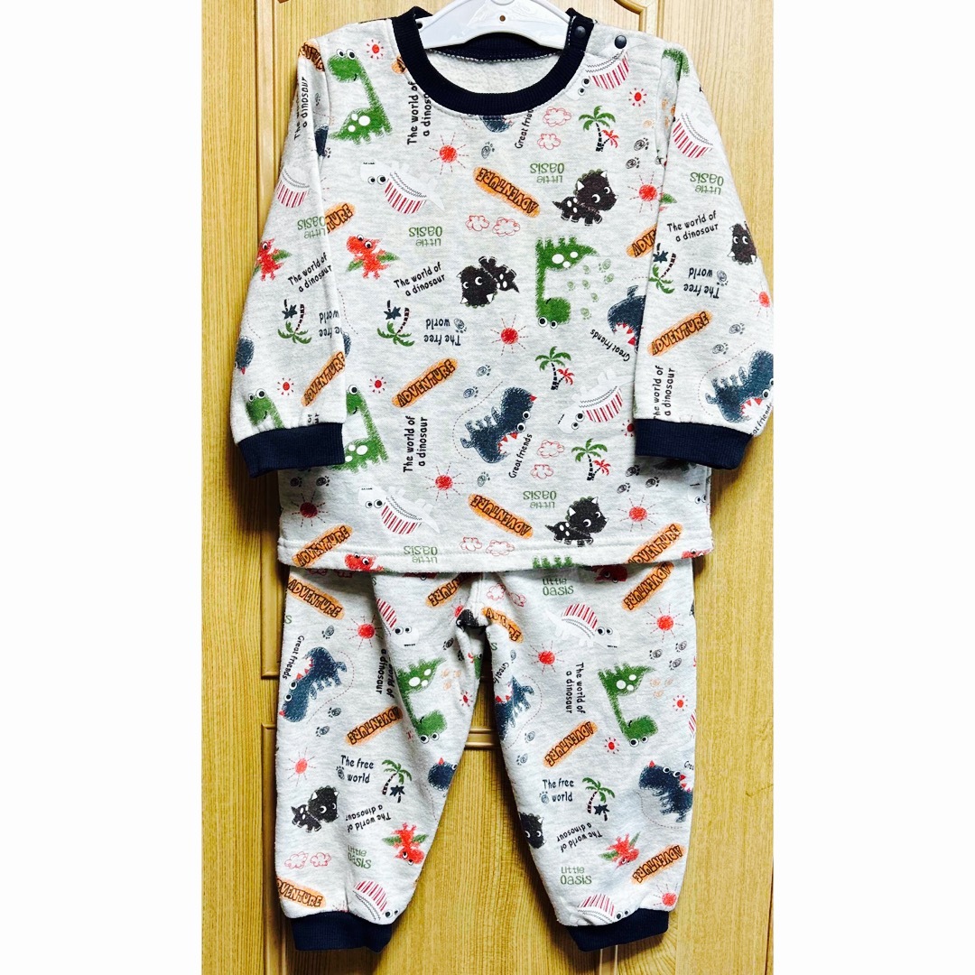 恐竜さん　あったかパジャマ キッズ/ベビー/マタニティのキッズ服男の子用(90cm~)(パジャマ)の商品写真