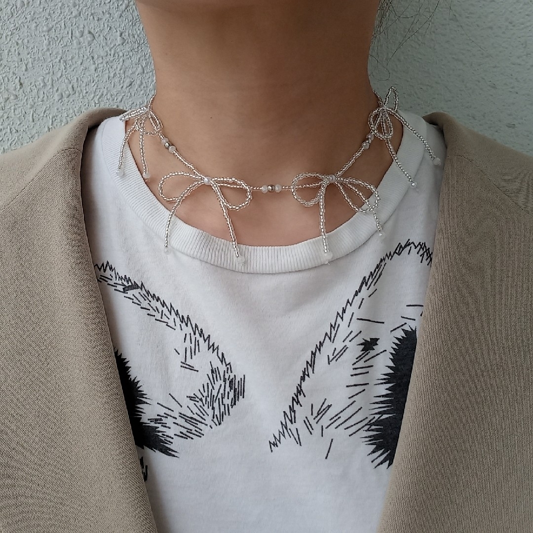 hand made beads necklace ribbon×silver ハンドメイドのアクセサリー(ネックレス)の商品写真