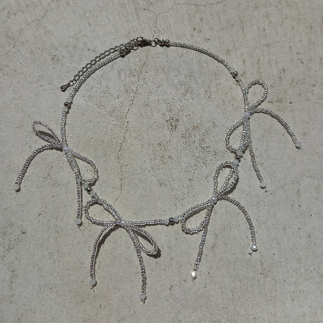 hand made beads necklace ribbon×silver ハンドメイドのアクセサリー(ネックレス)の商品写真