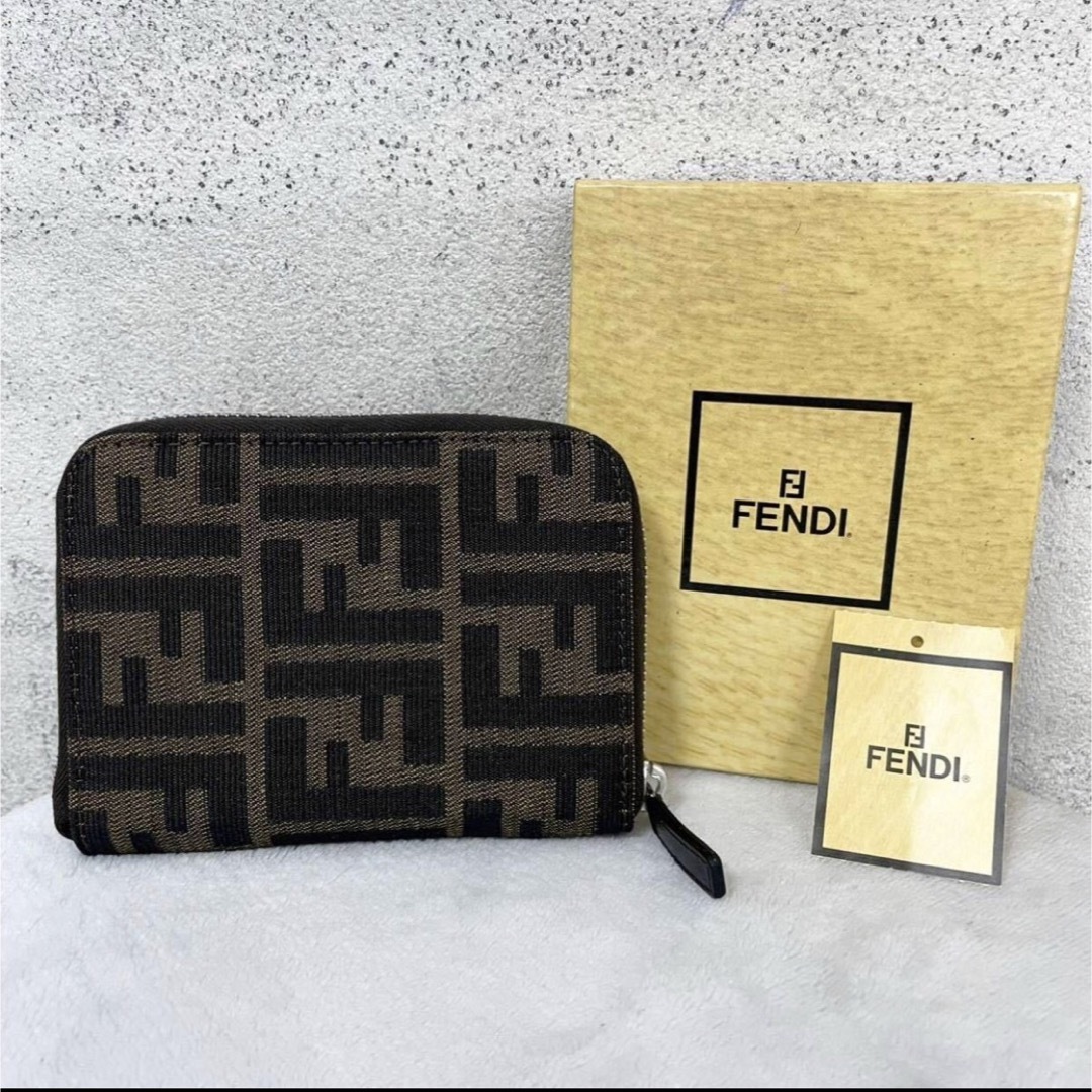 新品未使用　FENDl.    ファスナー２つ折り財布折り財布