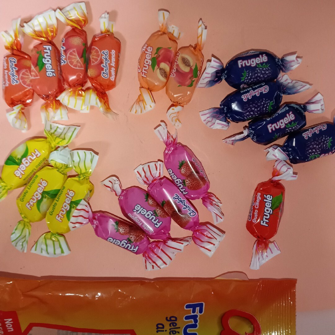 i(アイ)の海外洋菓子　甘酸っぱいくフルーティーなフルーツゼリー&キャンディ２種類Ｂ　計３点 食品/飲料/酒の食品(菓子/デザート)の商品写真