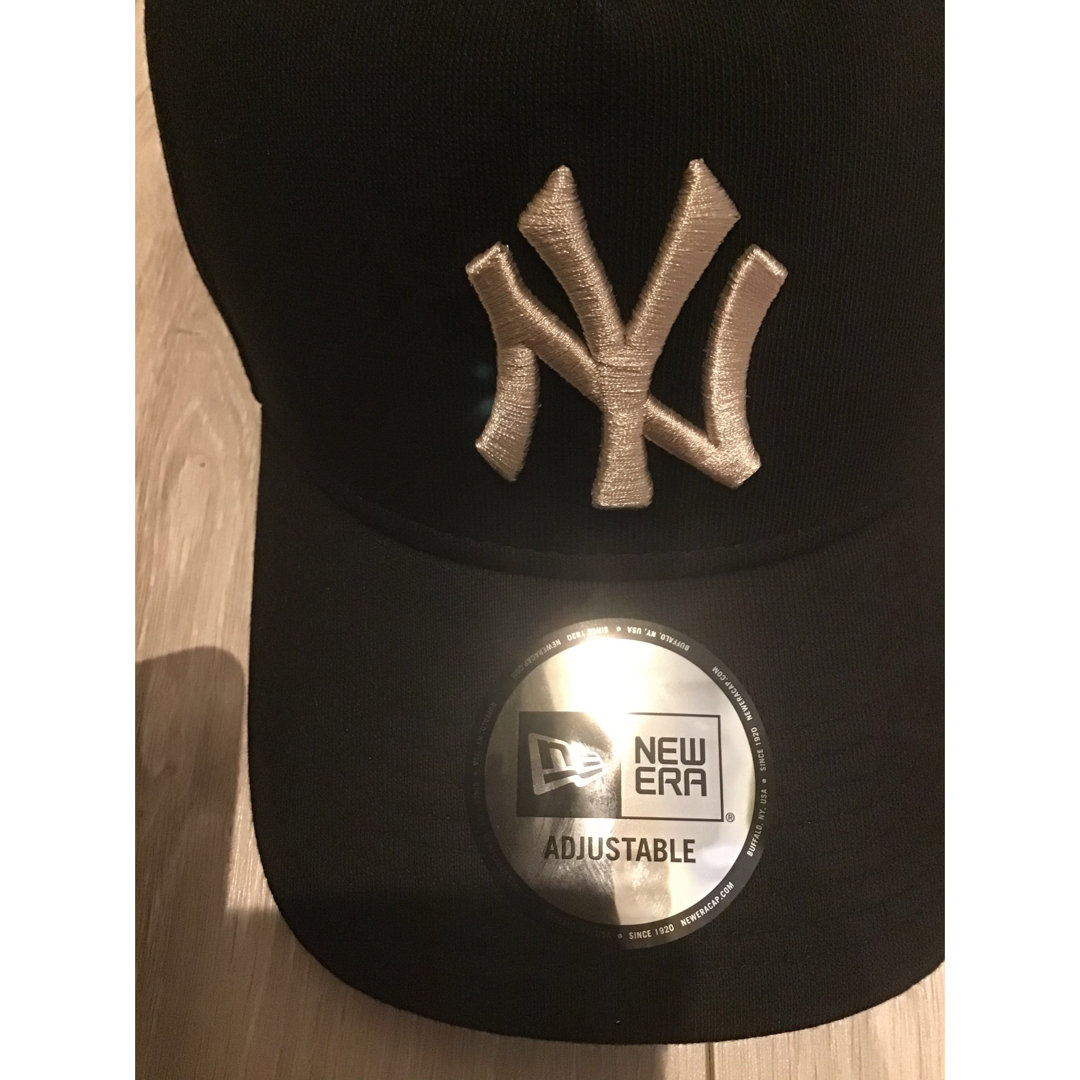 N°21(ヌメロヴェントゥーノ)のN21 MLB NEWERA NEW YORK YANKEES ヌメロ レディースの帽子(キャップ)の商品写真