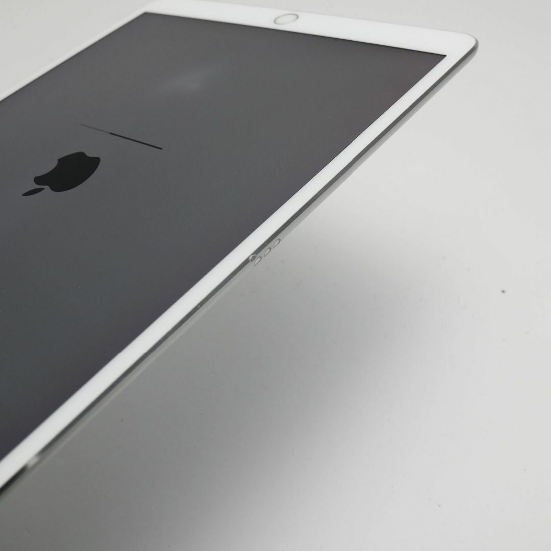 Apple(アップル)のiPad Pro 10.5インチ Wi-Fi 256GB シルバー  M111 スマホ/家電/カメラのPC/タブレット(タブレット)の商品写真