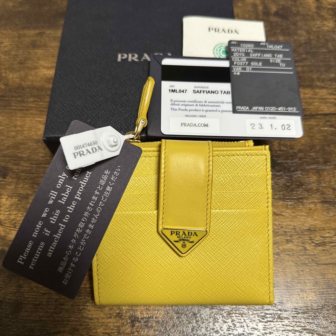 PRADA - 【新品未使用タグ付】PRADAサフィアーノタブ 折り財布の通販 ...