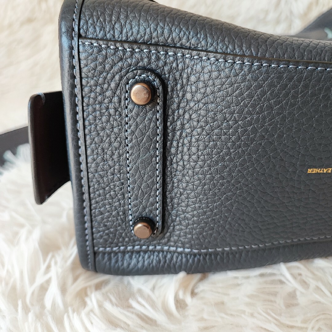COACH - 【タグ付】COACH ローグ25 ティーローズ ネイビー 2way COACH - 【タグ付】COACH ローグ25 ティーローズ ネイビー 2way