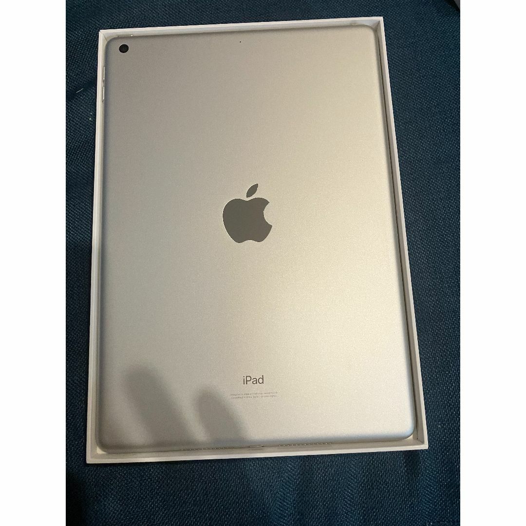 Apple   iPad 第8世代 GB Wifiモデル シルバー MYLA2J/Aの通販 by