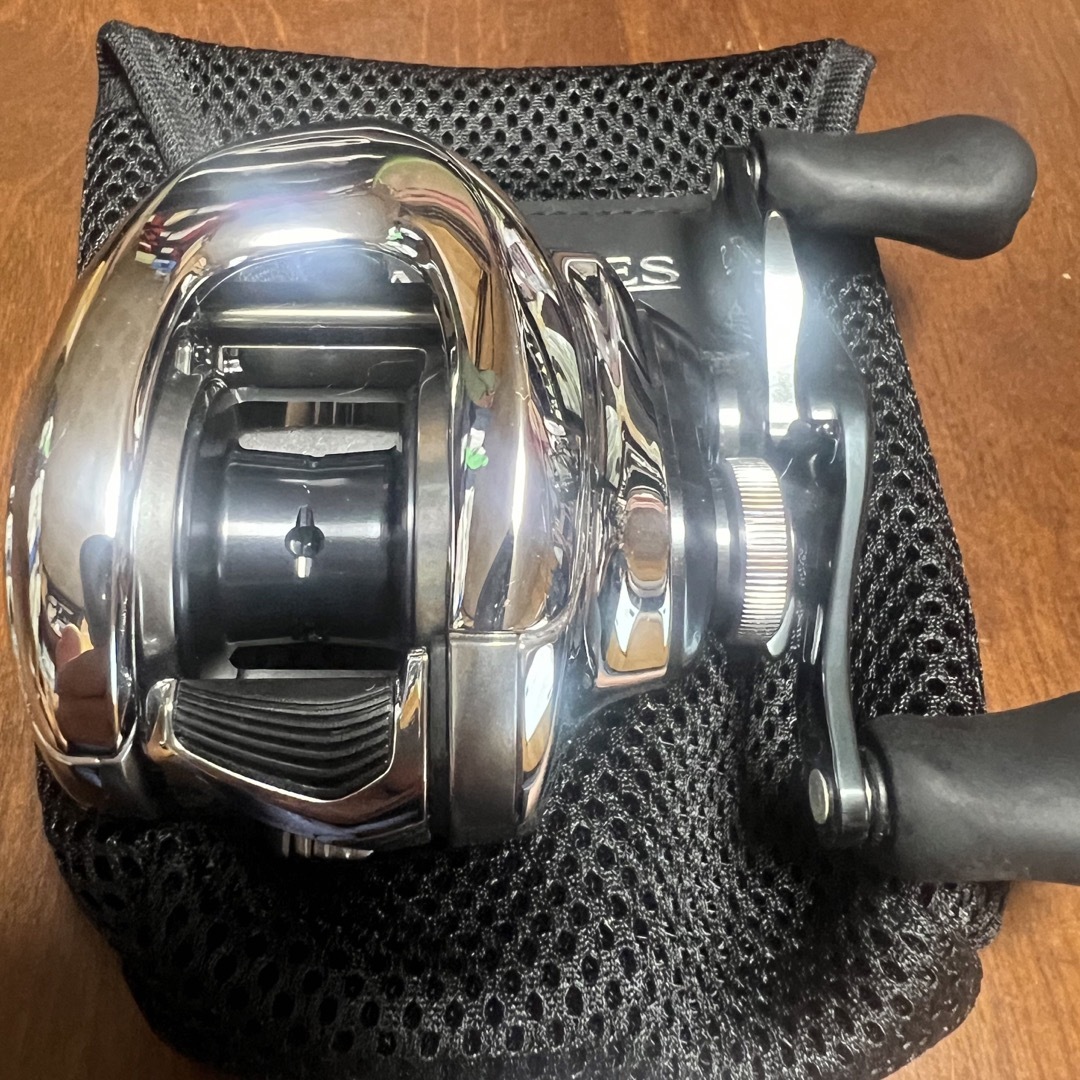 SHIMANO(シマノ)のシマノ 19アンタレスHG  右巻き スポーツ/アウトドアのフィッシング(リール)の商品写真