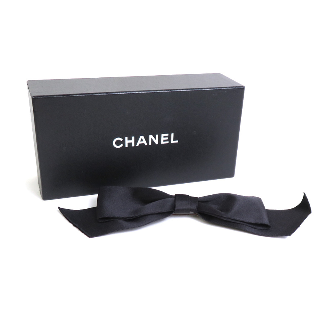 CHANEL(シャネル)のシャネル CHANEL ブローチ リボン サテン ブラック ゴールド レディース 送料無料【中古】 e56688a ハンドメイドのアクセサリー(コサージュ/ブローチ)の商品写真