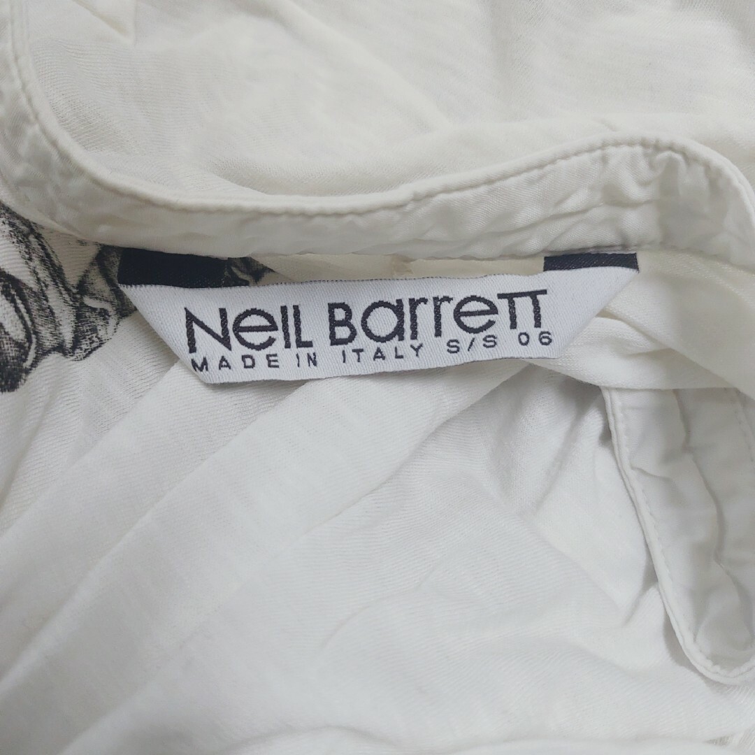 NEIL BARRETT(ニールバレット)のNeil Barrett　ヘンリーネックTシャツ　Mサイズ メンズのトップス(Tシャツ/カットソー(半袖/袖なし))の商品写真