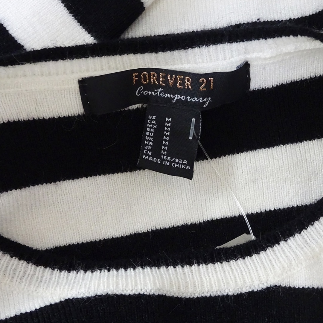 FOREVER 21(フォーエバートゥエンティーワン)の新品　FOREVER21 フリルトリムボーダーニット　長袖ニット　白黒　M レディースのトップス(ニット/セーター)の商品写真