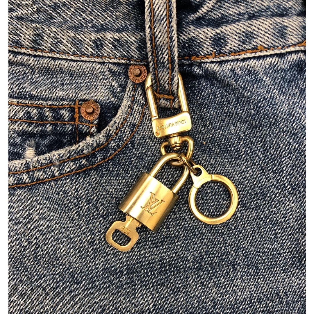 Louis Vuitton 割ろ ルイヴィトン アノクレ キーホルダー ゴールド Louis Vuitton 割ろ ルイヴィトン アノクレ キーホルダー ゴールド