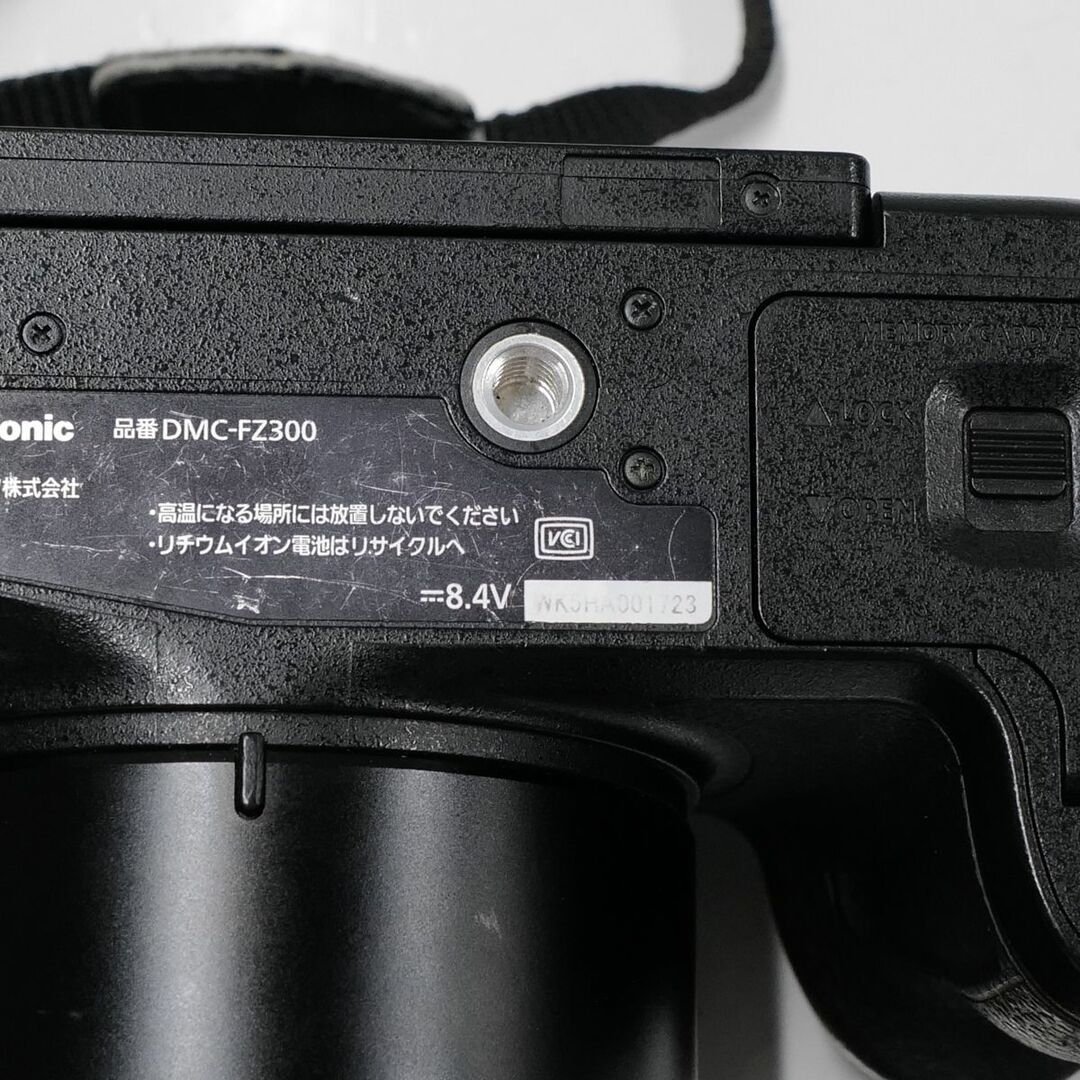 Panasonic(パナソニック)のPanasonic LUMIX DMC-FZ300 USED美品 デジタルカメラ 本体＋バッテリー F2.8 光学24倍ズーム 4K 完動品 中古 CP4023 スマホ/家電/カメラのカメラ(コンパクトデジタルカメラ)の商品写真