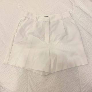 ザラ(ZARA)のZARA ショートパンツ　ホワイト(ショートパンツ)