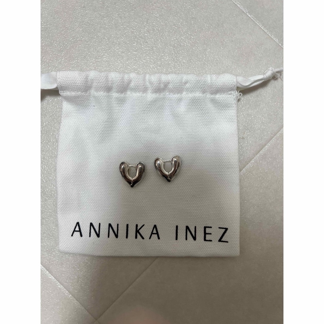 ANNIKA INEZ ハートフープピアス　シルバー