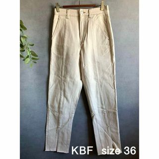 ケービーエフ(KBF)のKBF スリット入り カットオフデニムパンツ アーバンリサーチ(デニム/ジーンズ)