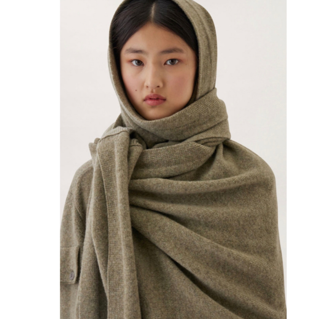 LEMAIRE(ルメール)のLEMAIRE (ルメール) WRAP SCARF BLACK  レディースのファッション小物(マフラー/ショール)の商品写真