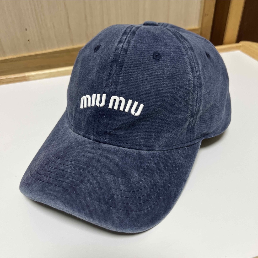 miumiu(ミュウミュウ)のmiumiu ミュウミュウ デニム キャップ ネイビー ベースボール ジーンズ レディースの帽子(キャップ)の商品写真