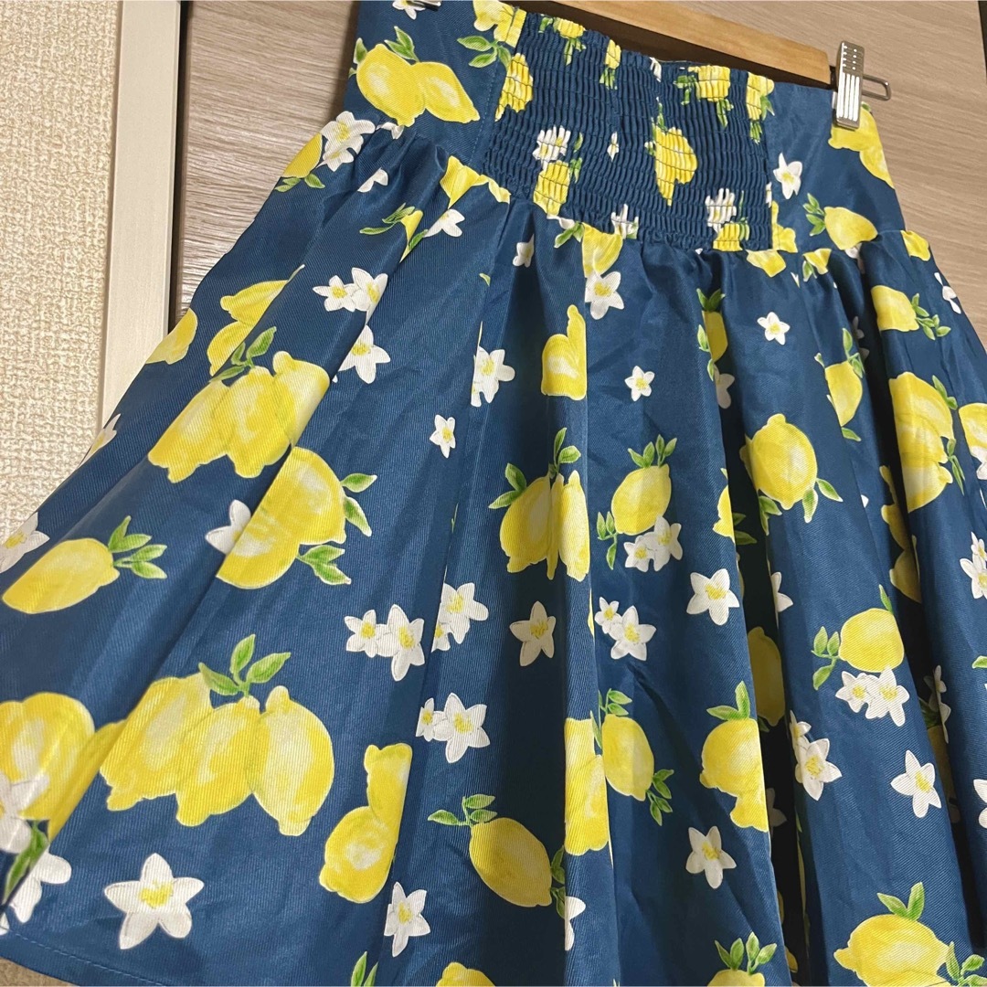 GRL(グレイル)のグレイル GRL レモン柄ミニスカート　イエロー　ブルー レディースのスカート(ミニスカート)の商品写真