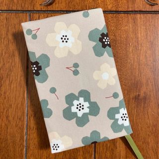 新書判用　ライトブラウン北欧花柄ブックカバー☆ハンドメイド(ブックカバー)