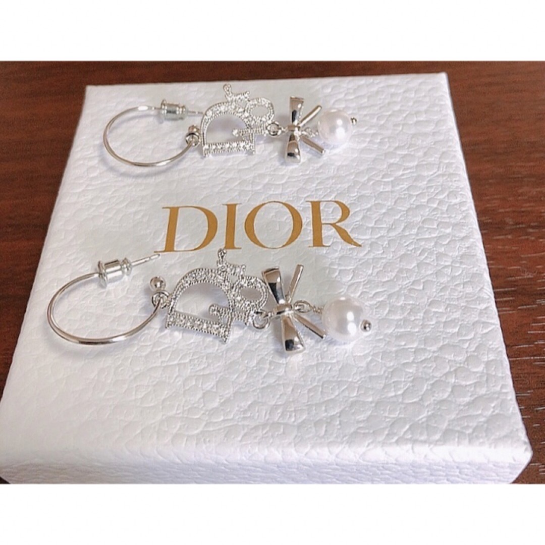 ピアスChristian Dior リボン パール silver ロゴ 揺れる ピアス