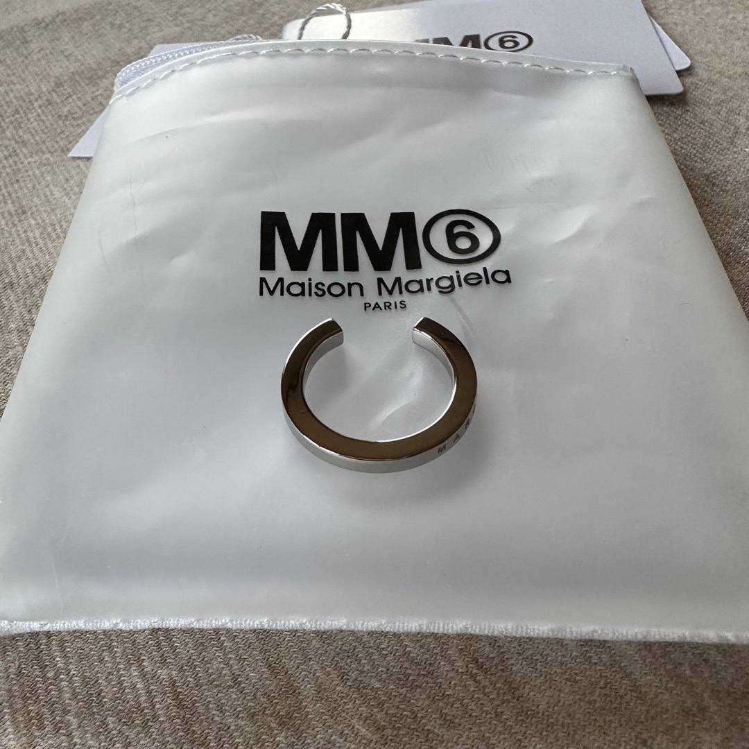 5新品 メゾン マルジェラ MM6 ブランドロゴ カフ リング シルバー 指輪 | フリマアプリ ラクマ