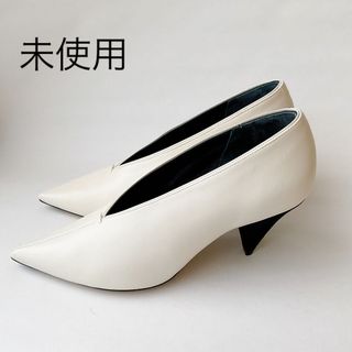 セリーヌ　CELINE Vネックパンプス黒38★マディソンブルー掲載﻿