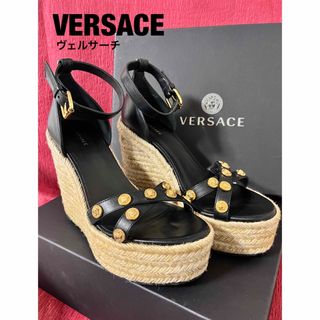 ヴェルサーチ(VERSACE)の【美品】VERSACE ヴェルサーチ メデューサ付きウェッジソールサンダル(サンダル)