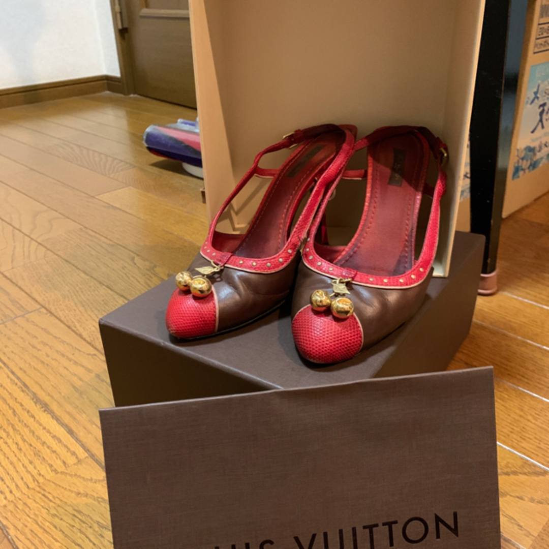 LOUIS VUITTON(ルイヴィトン)のLOUIS VUITTONチェリーチャームピンヒールサンダル レディースの靴/シューズ(サンダル)の商品写真