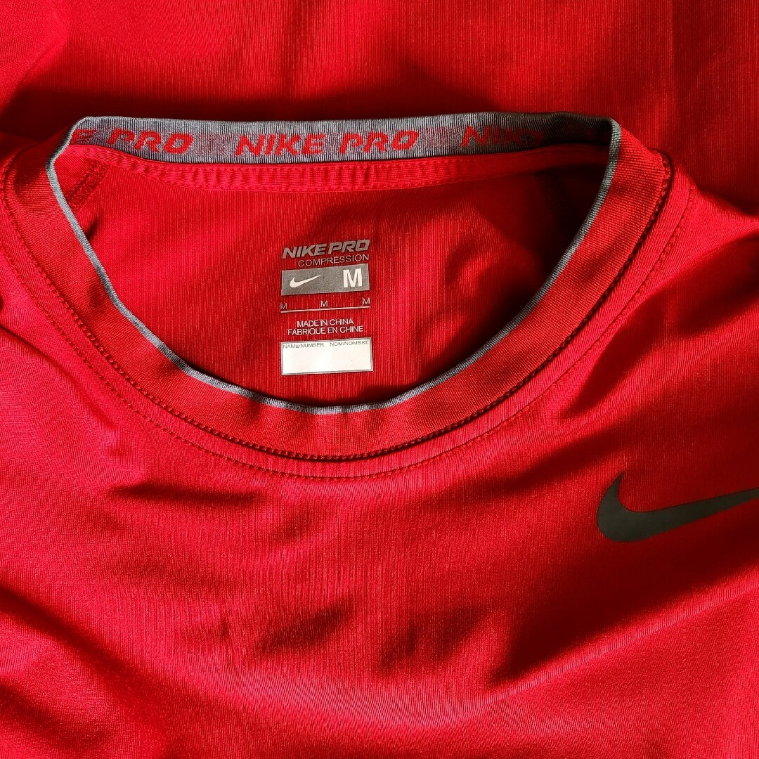 NIKE(ナイキ)のナイキ DRI-FIT Ｔシャツ Ｍ 赤×灰 軽量 高い伸縮性 新品 未使用 スポーツ/アウトドアのトレーニング/エクササイズ(その他)の商品写真