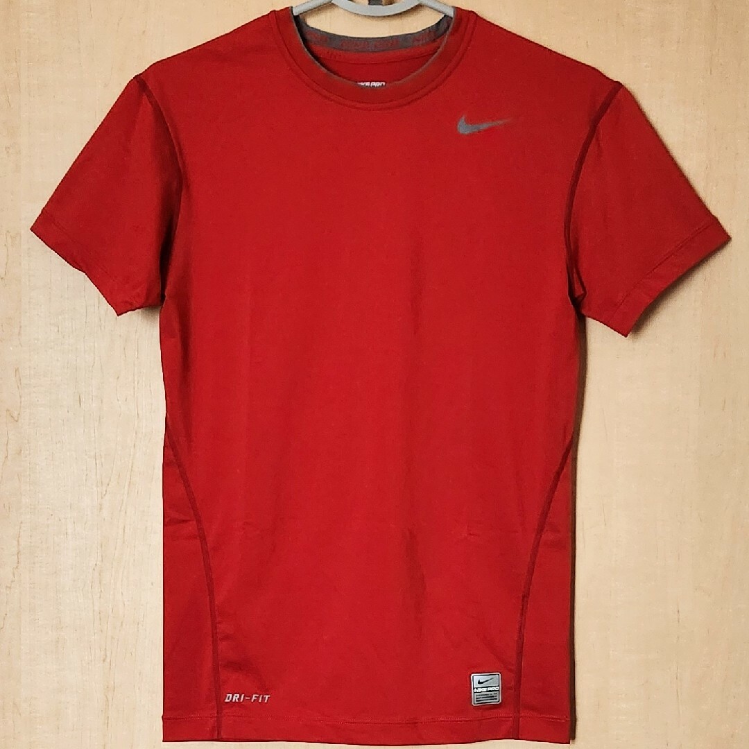 NIKE(ナイキ)のナイキ DRI-FIT Ｔシャツ Ｍ 赤×灰 軽量 高い伸縮性 新品 未使用 スポーツ/アウトドアのトレーニング/エクササイズ(その他)の商品写真