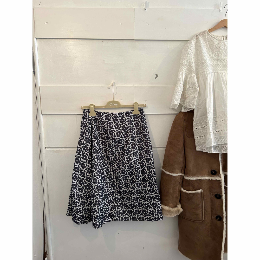 JIL SANDER NAVY(ジルサンダーネイビー)の最終価格🌼💠💙💚JIL SANDER NAVY flower skirt. レディースのスカート(ひざ丈スカート)の商品写真