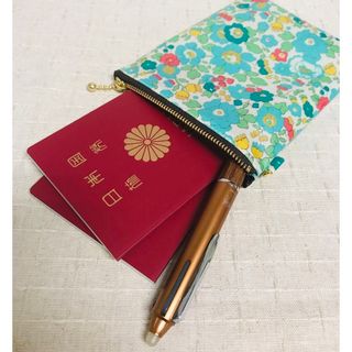 パスポートケース　通帳ケース　銀行　郵便局　ハンドメイド　ベッツィ　家族　旅行(旅行用品)