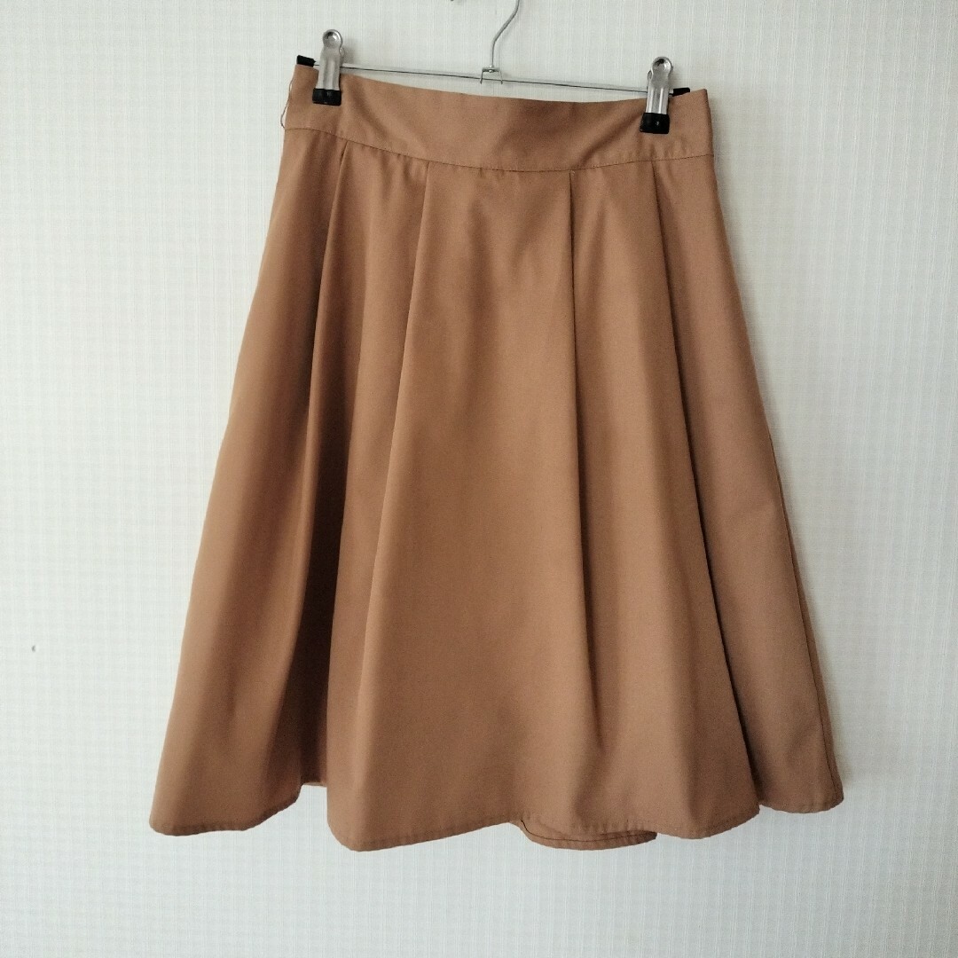 フレアスカート シンプルスカート ビジューリボンスカート レディースのスカート(ひざ丈スカート)の商品写真
