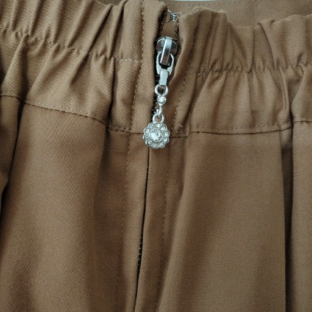 フレアスカート シンプルスカート ビジューリボンスカート レディースのスカート(ひざ丈スカート)の商品写真