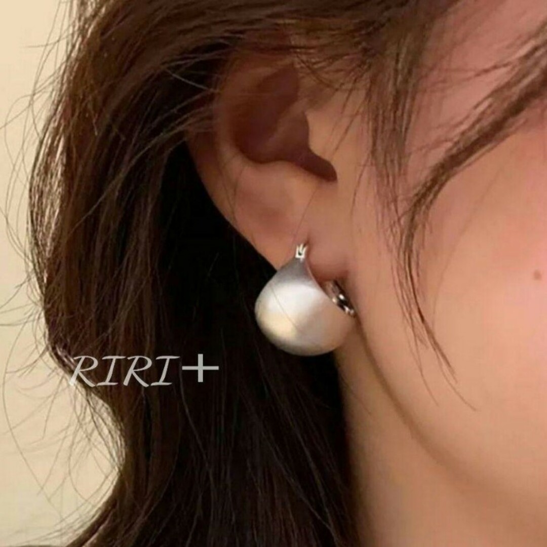 Ameri VINTAGE - No. 220 デザイン ころん 艶消し フープピアス