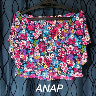 アナップ(ANAP)のANAP ショート丈 カラフル 小花柄 トップス(カットソー(半袖/袖なし))