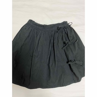 ベベ(BeBe)のBeBe 黒　スカート　リボン　100 子供服　女の子　ガール　ワンピース(スカート)