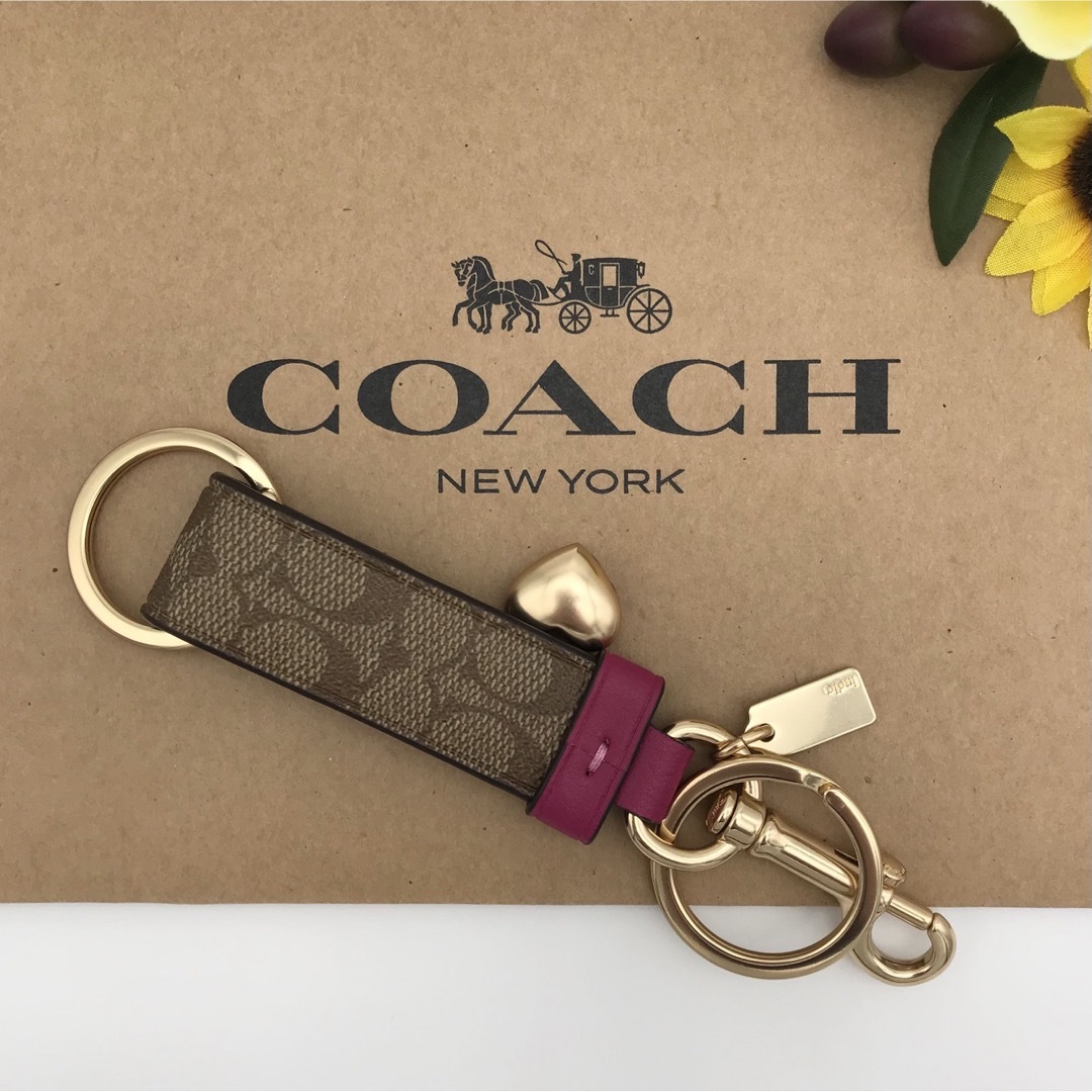 ☆新品 未使用 COACH コーチ ハート バッグチャーム カーキ ピンク