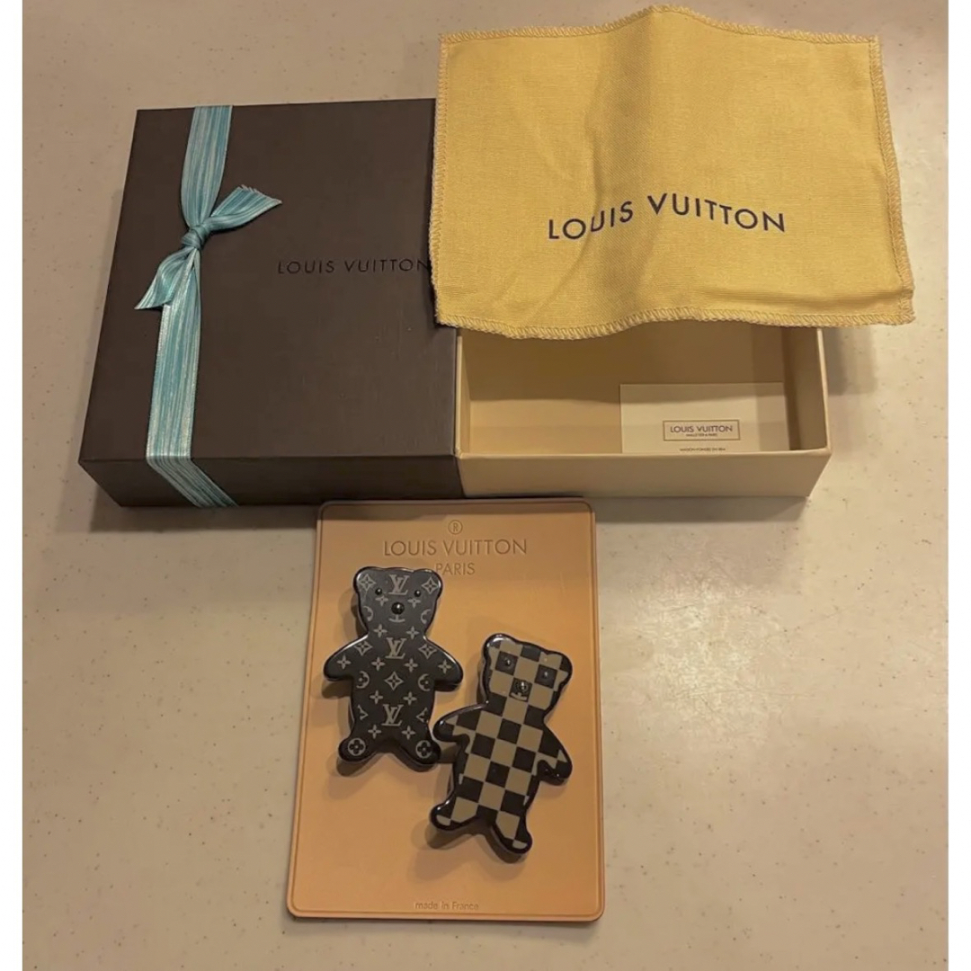 LOUIS VUITTON(ルイヴィトン)のLOUIS VUITTON  ブローチ  くまブローチ　ルイヴィトン　入手困難 レディースのアクセサリー(ブローチ/コサージュ)の商品写真