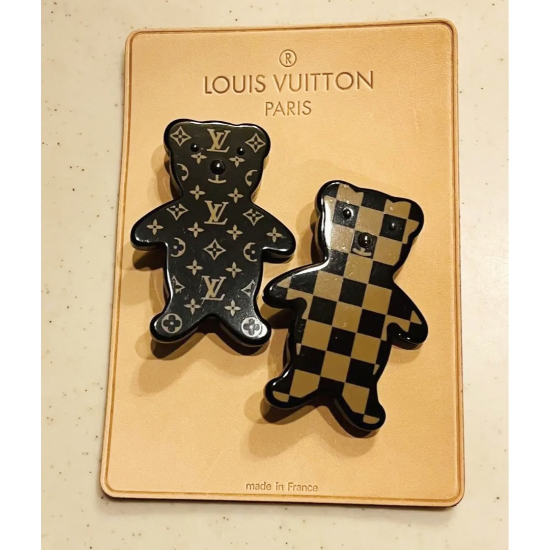 LOUIS VUITTON(ルイヴィトン)のLOUIS VUITTON  ブローチ  くまブローチ　ルイヴィトン　入手困難 レディースのアクセサリー(ブローチ/コサージュ)の商品写真